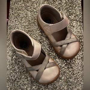 Livie & Luca girls shoes Size 10 Light Gold